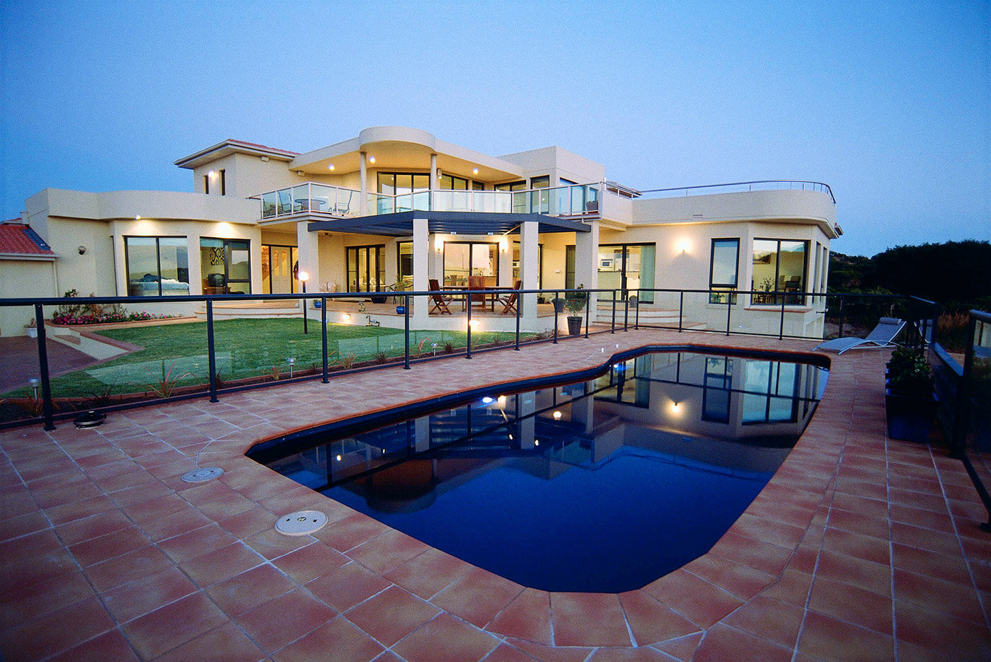 Gordon Ave Pools and Riviera fibreglass family pool installation 4