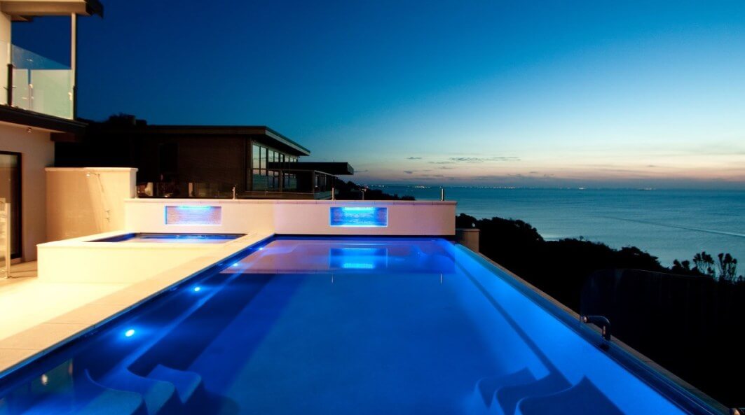 Infinity pools thanks to maxi rib technology